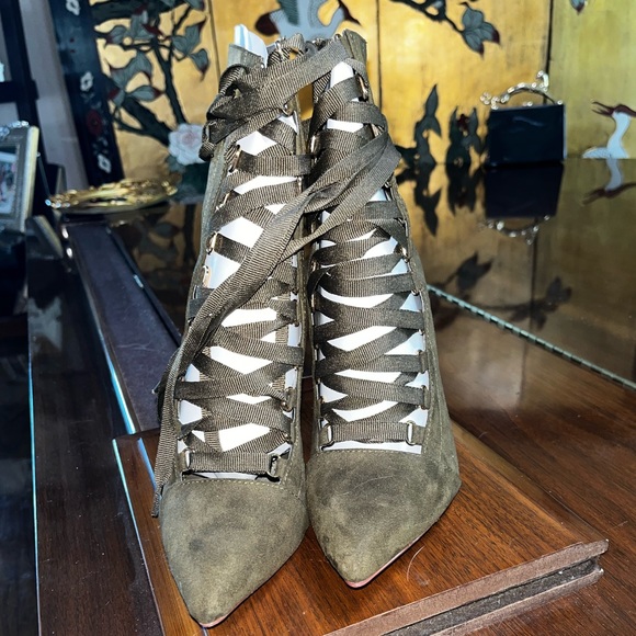 Olive 🫒 Green Ballerina Heels - Picture 2 of 3